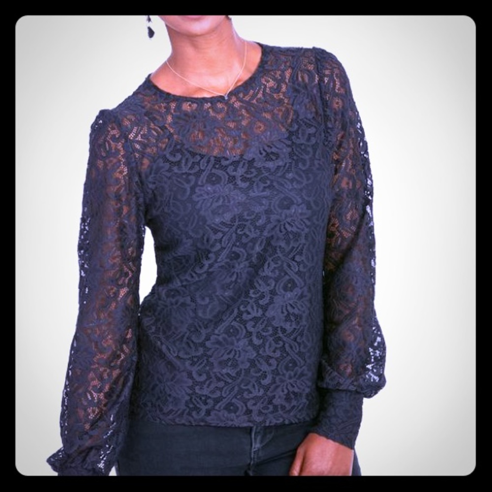 Luxury lace blouse 🌹